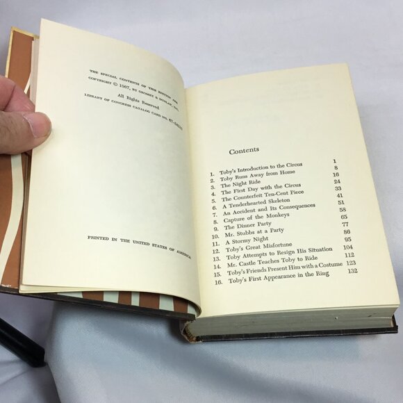 The Legend of Sleepy Hollow and Ten Weeks with a Circus Companion Library Novels - Picture 9 of 9